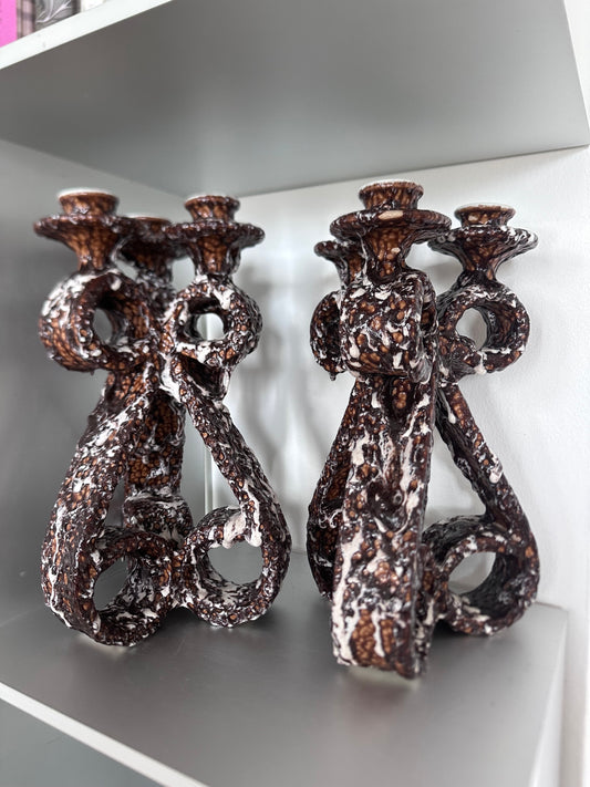Paire de chandeliers en lave grasse des années 50 par Marius Guige , Vallauris