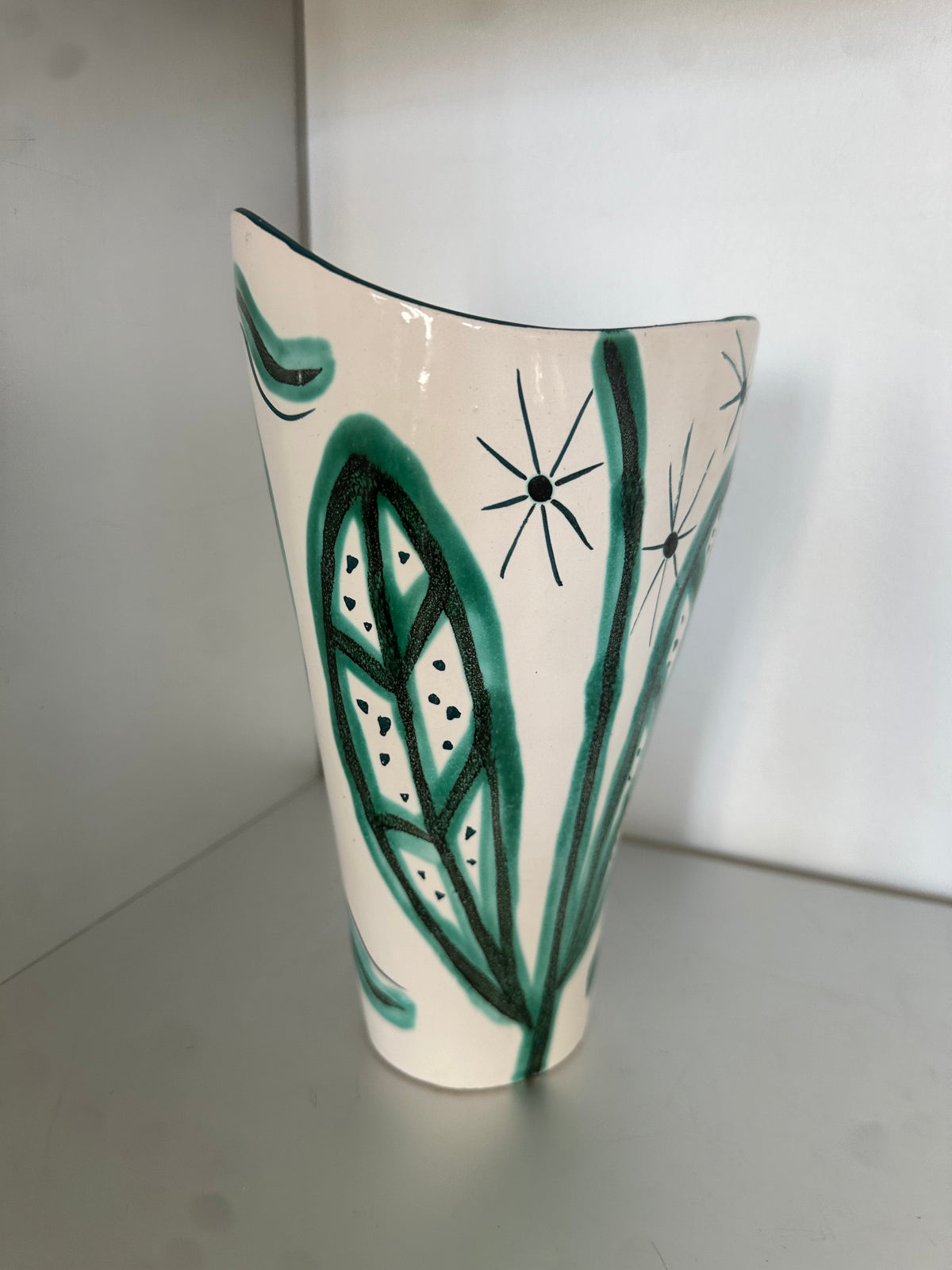 Vase cornet floral , atelier de la  Commanderie à Poët Laval