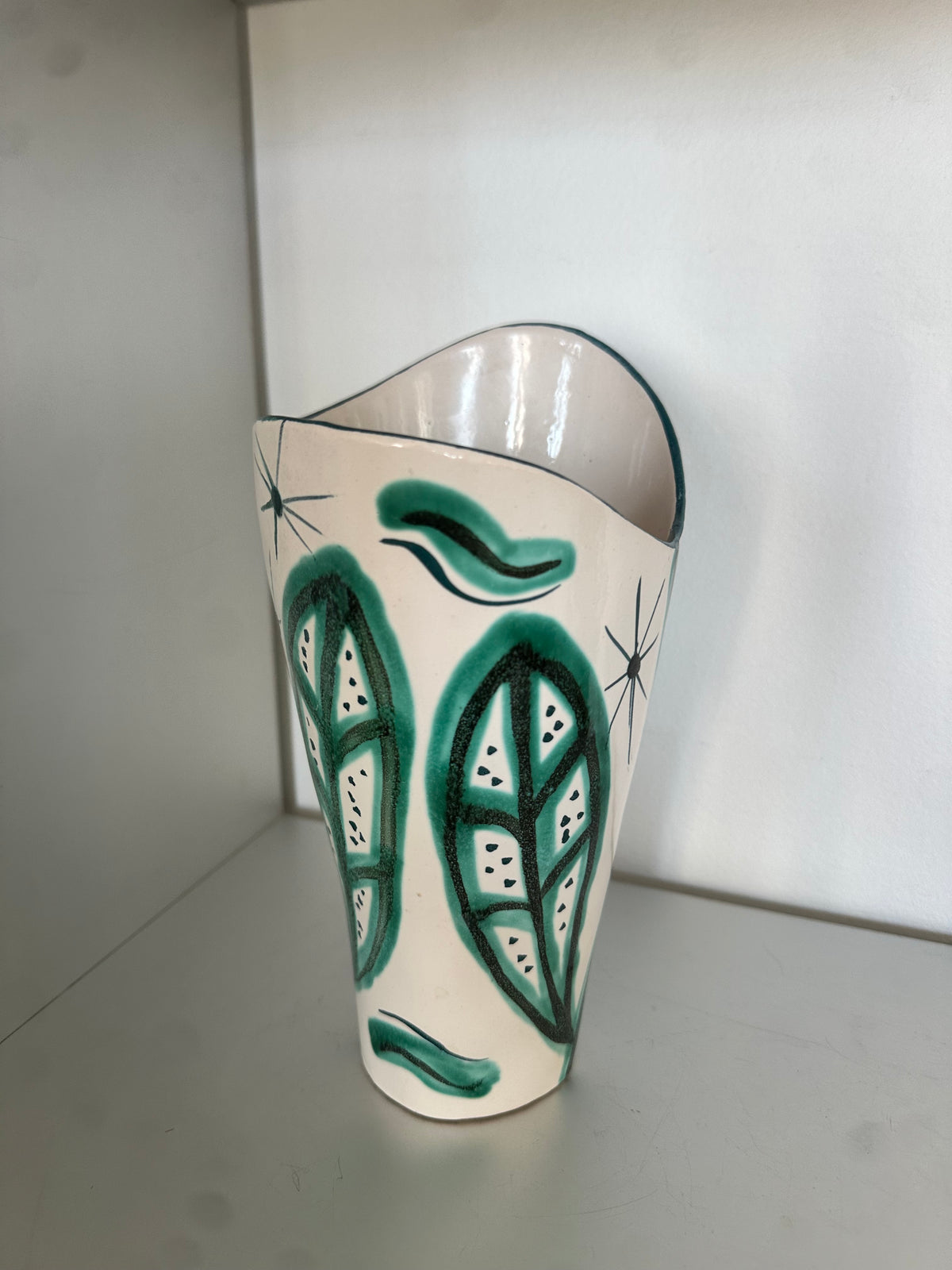 Vase cornet floral , atelier de la  Commanderie à Poët Laval