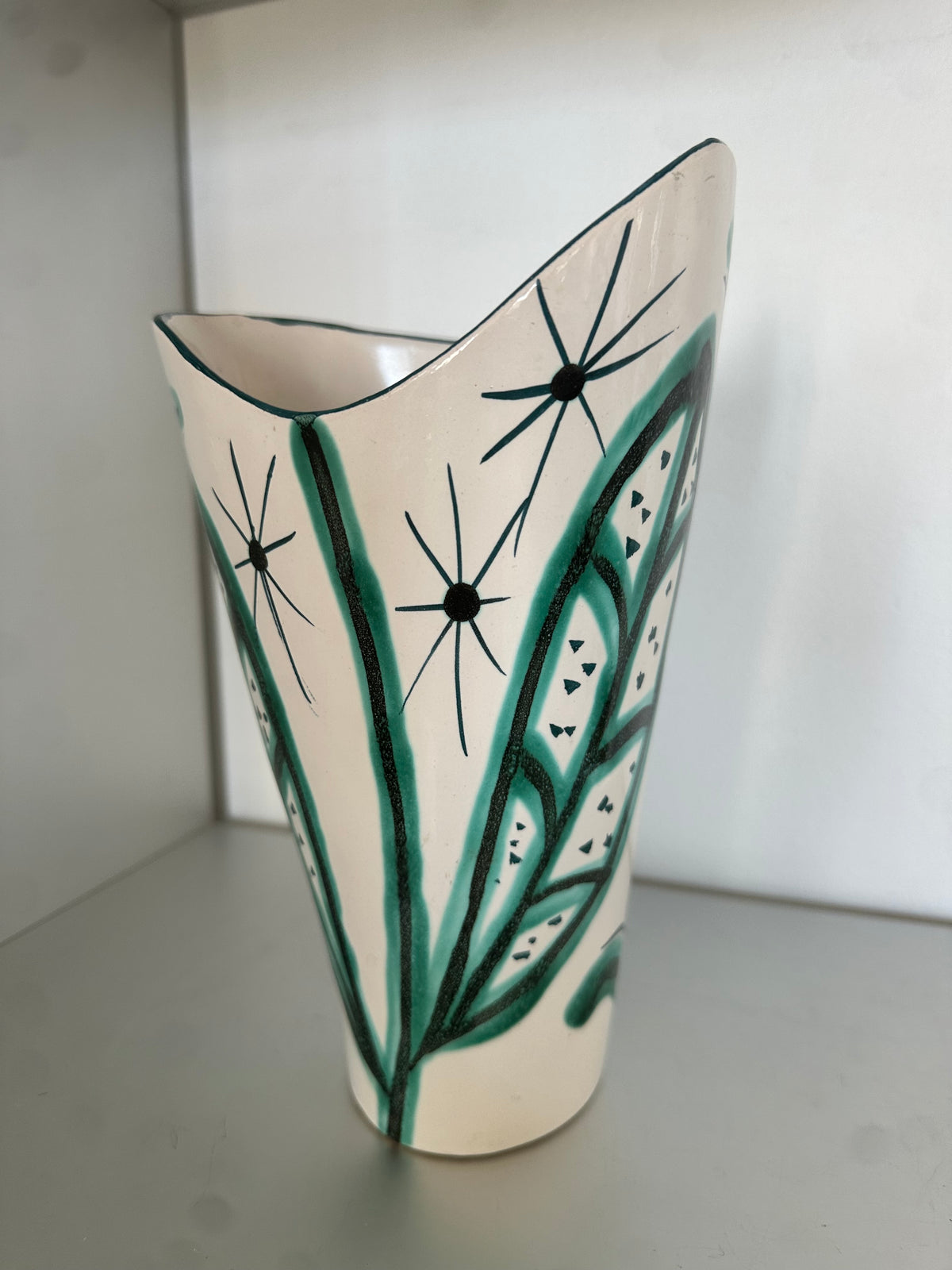 Vase cornet floral , atelier de la  Commanderie à Poët Laval