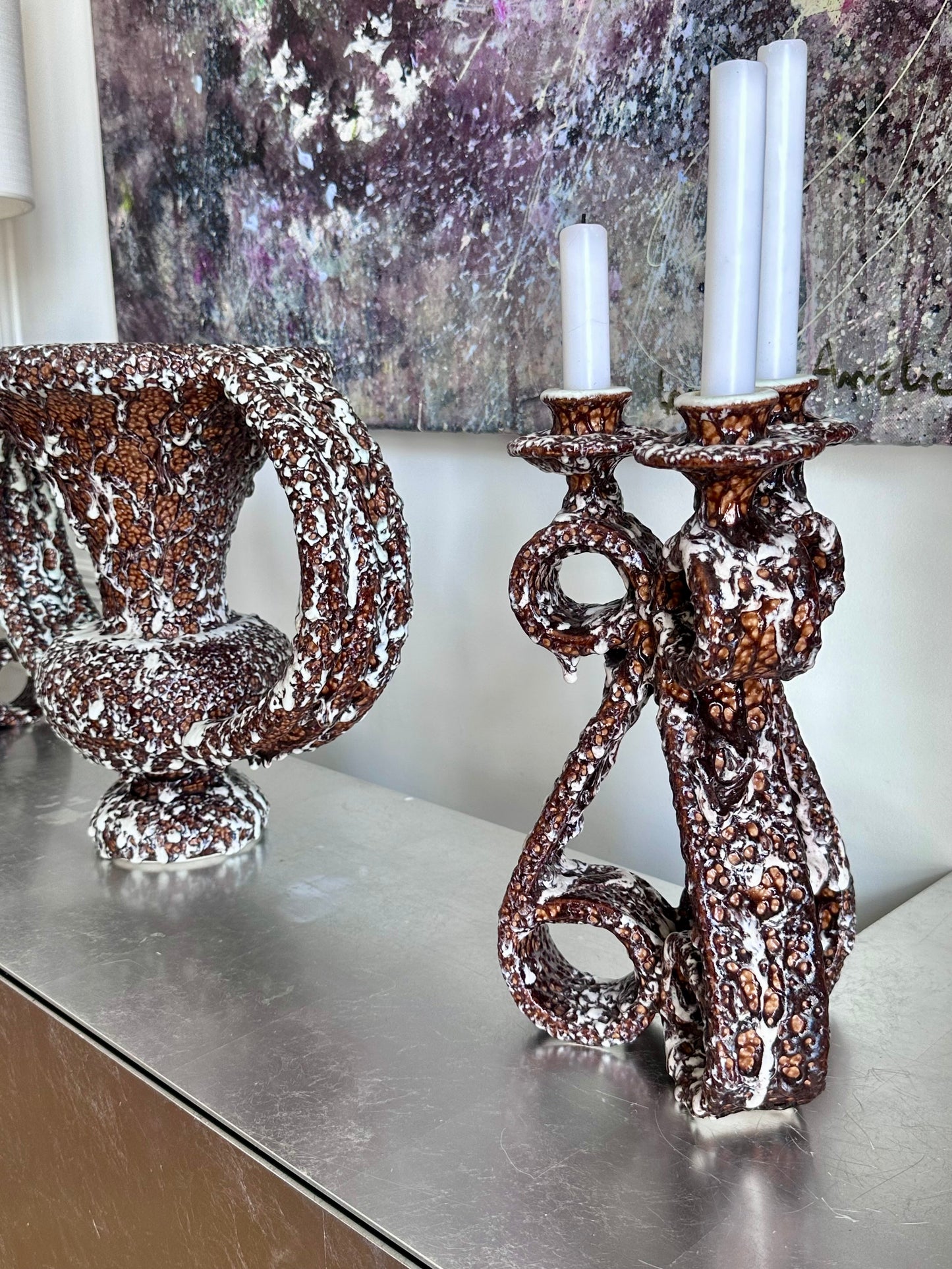 Paire de chandeliers en lave grasse des années 50 par Marius Guige , Vallauris